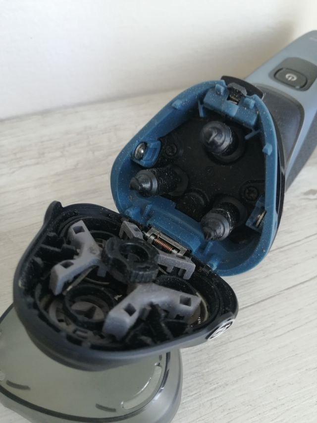 Ras. Philips Series 3000- Ricaricabile