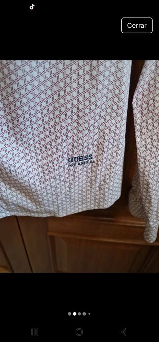 Camisa Guess roja y blanca