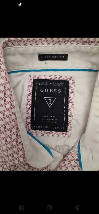 Camisa Guess roja y blanca