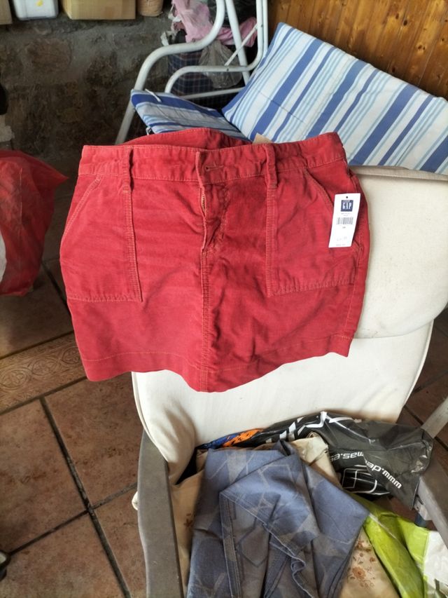 Falda pana roja Gap talla 10-M