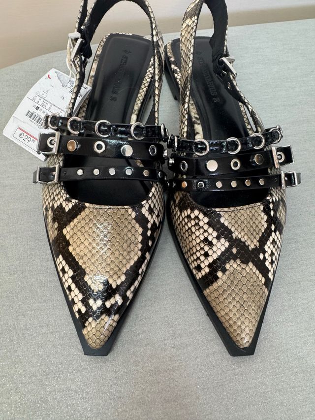 Sandalias Stradivarius serpiente 36