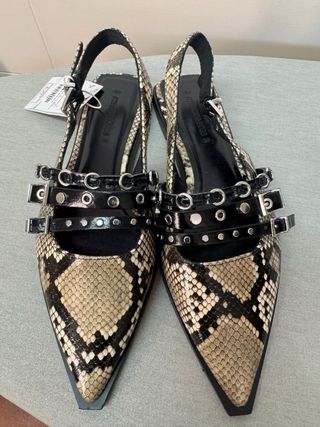 Sandalias Stradivarius serpiente 36