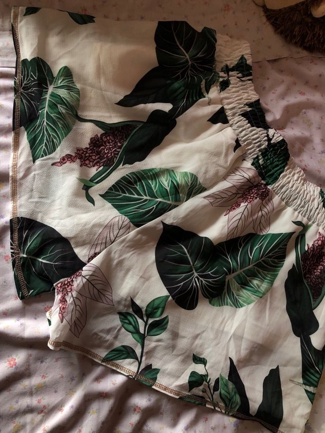 Shorts estampados verdes y blancos