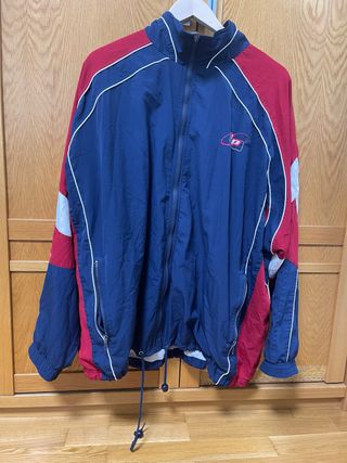 Chaqueta retro deportiva azul y roja