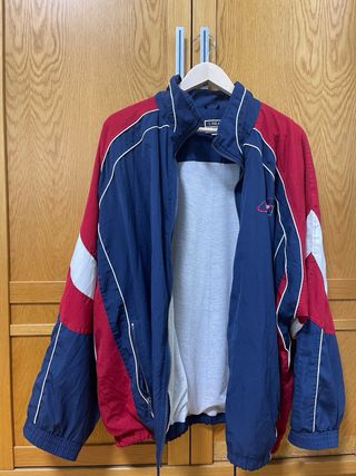 Chaqueta retro deportiva azul y roja