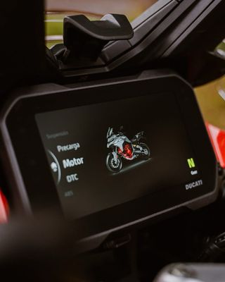 Ducati Multistrada V4S: Radar & Travel