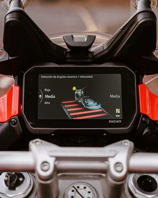 Ducati Multistrada V4S: Radar & Travel