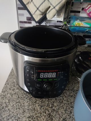 Olla GM multifuncional - en buen estado poco uso