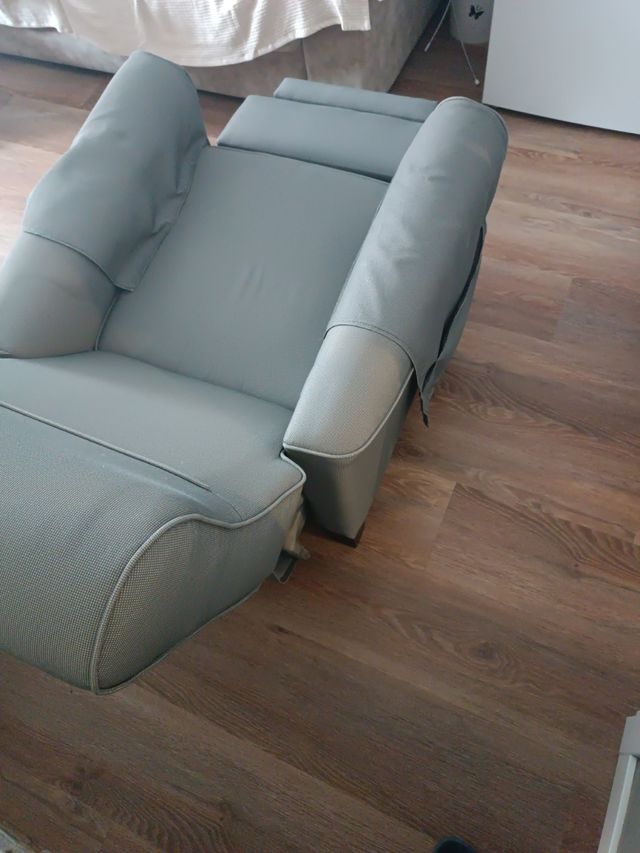 Sillón reclinable gris