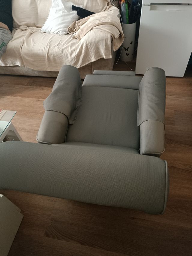 Sillón reclinable gris