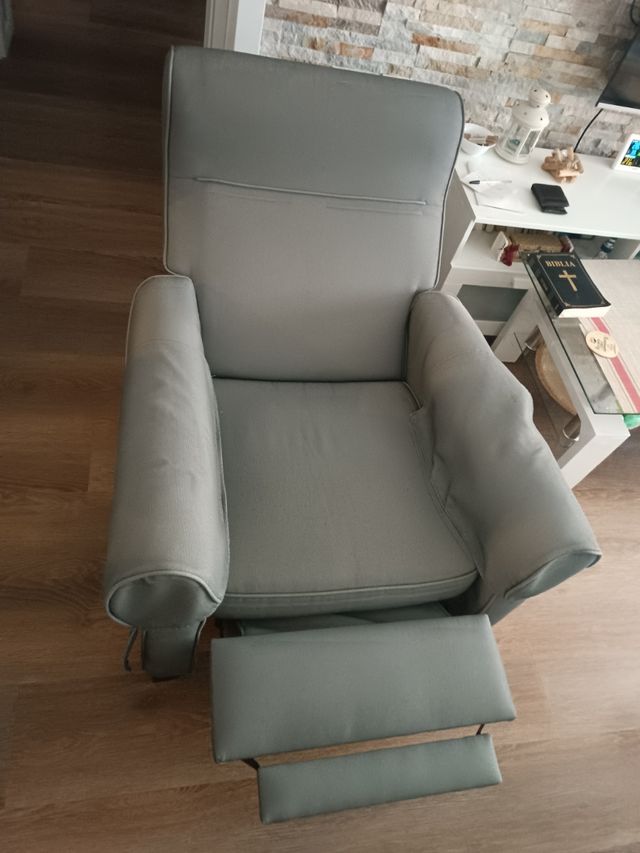 Sillón reclinable gris