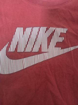 Camiseta Nike roja y blanca XS