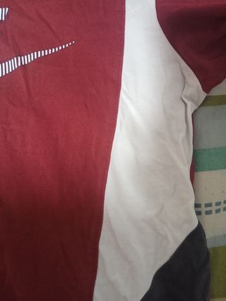 Camiseta Nike roja y blanca XS