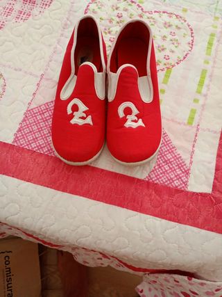 Zapatillas rojas niña