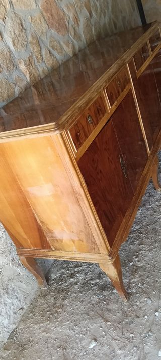 Aparador antiguo de madera