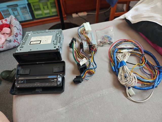 Sony CDX-R3000 Xplod Radio CD Car Stereo