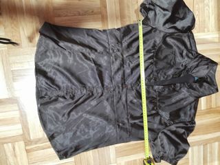 Blusa negra satinada