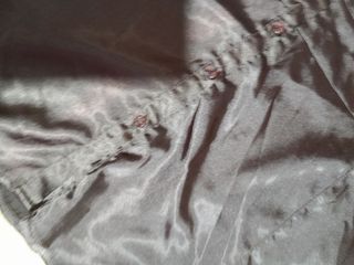 Blusa negra satinada