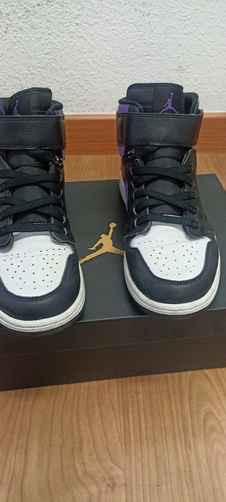 Air Jordan 1 Hi Flyease Wild Berry