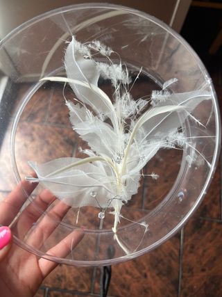 Tocado novia plumas blanco