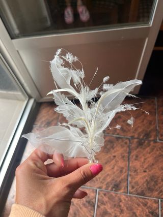 Tocado novia plumas blanco