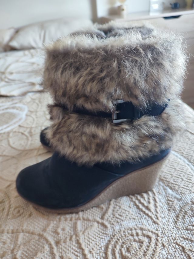 Botas negras talla 36 con pelo