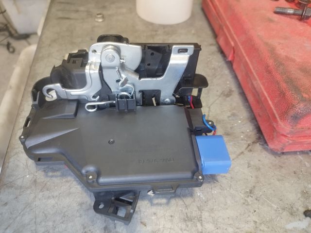 Cerradura puerta SEAT Altea