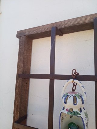 Reja ventana rústica.