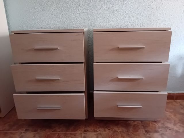 Cabecero y dos mesillas, nuevo.