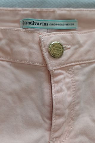 Shorts Stradivarius rosa claro talla XS