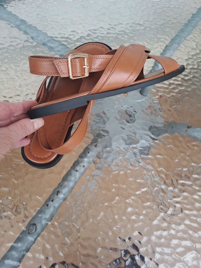 Sandalias planas mujer marrón