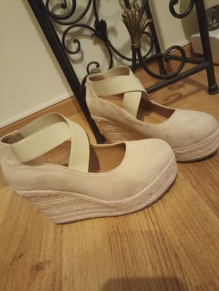 Alpargatas cuña beige