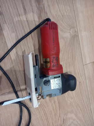 Sierra caladora Milwaukee 710W
