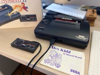 SEGA Master System II – Completa con caja, mando. 