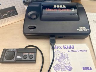 SEGA Master System II – Completa con caja, mando. 