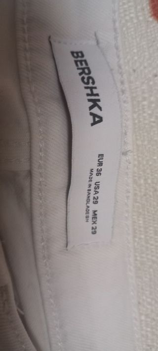 Bermudas Bershka rotos (S) blancas y negras