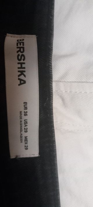 Bermudas Bershka rotos (S) blancas y negras