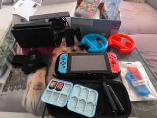 Nintendo Switch Azul/Rojo - Como Nueva