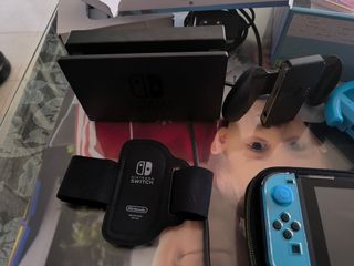 Nintendo Switch Azul/Rojo - Como Nueva