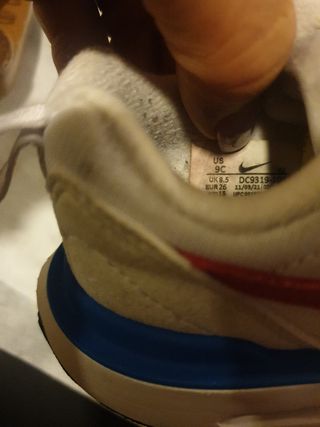 Zapatillas Nike rojas y blancas