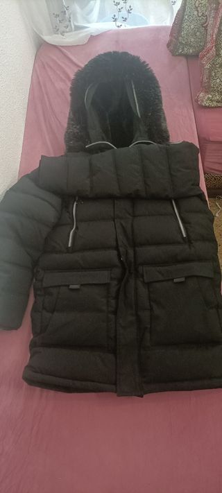 Chaqueton acolchado negro con capucha 