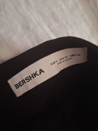Falda Bershka negra XL