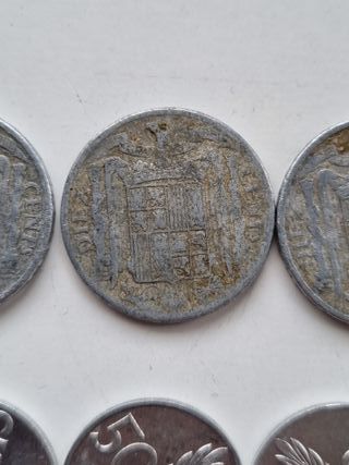 Lote de 62 monedas de Franco, desde 1941.