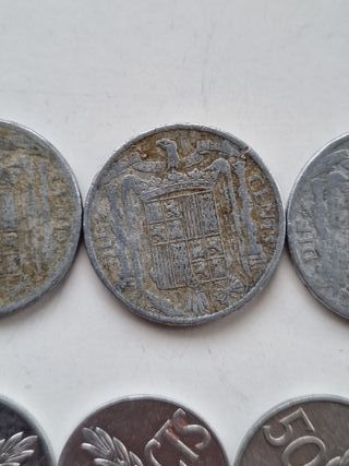 Lote de 62 monedas de Franco, desde 1941.