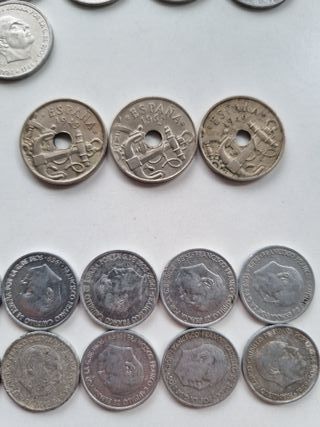 Lote de 62 monedas de Franco, desde 1941.