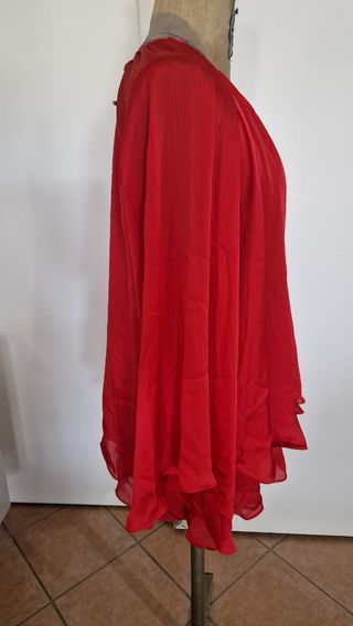 Blusa rossa monospalla