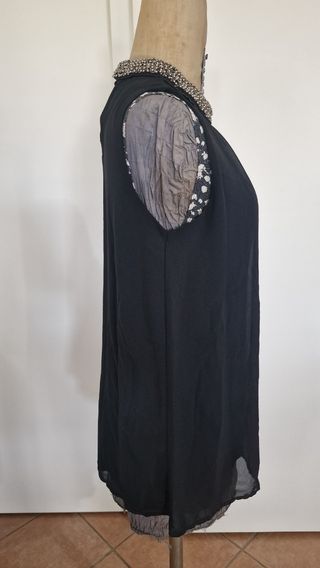 Blusa nera colletto gioiello