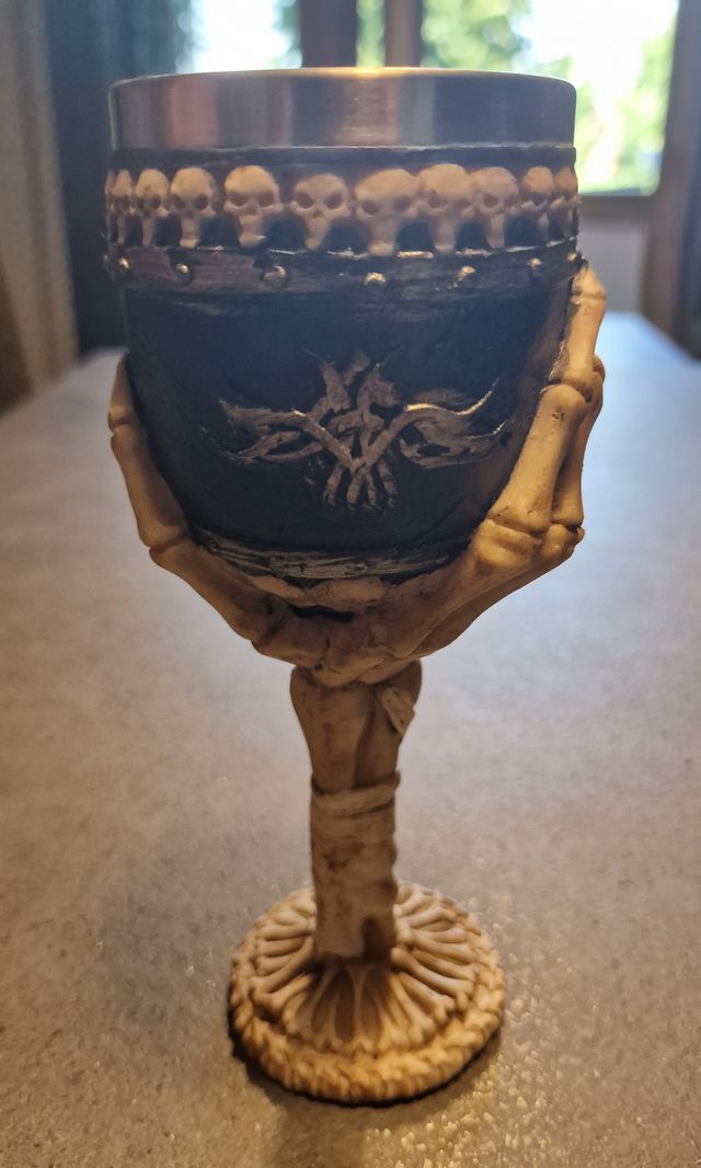 Calice mano scheletro 