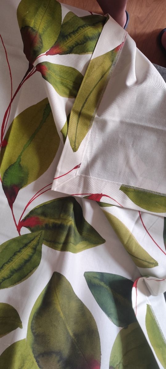 Tapete mesa camilla - hojas verdes