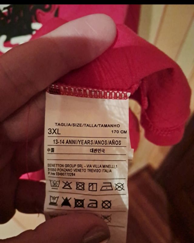  Polo verde y Camiseta Roja. Benetton 